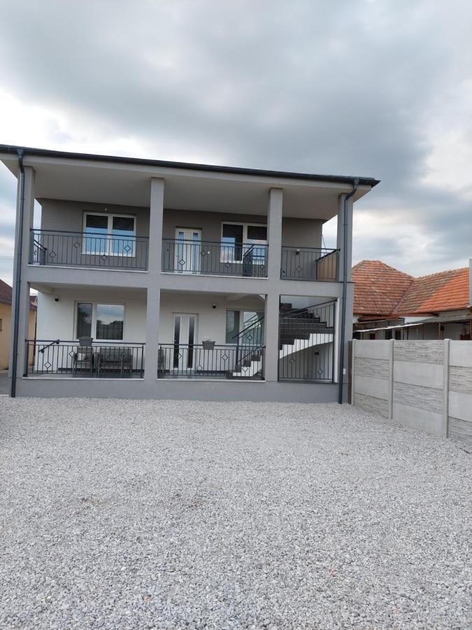 Apartmany Roland Velky Meder Exterior photo